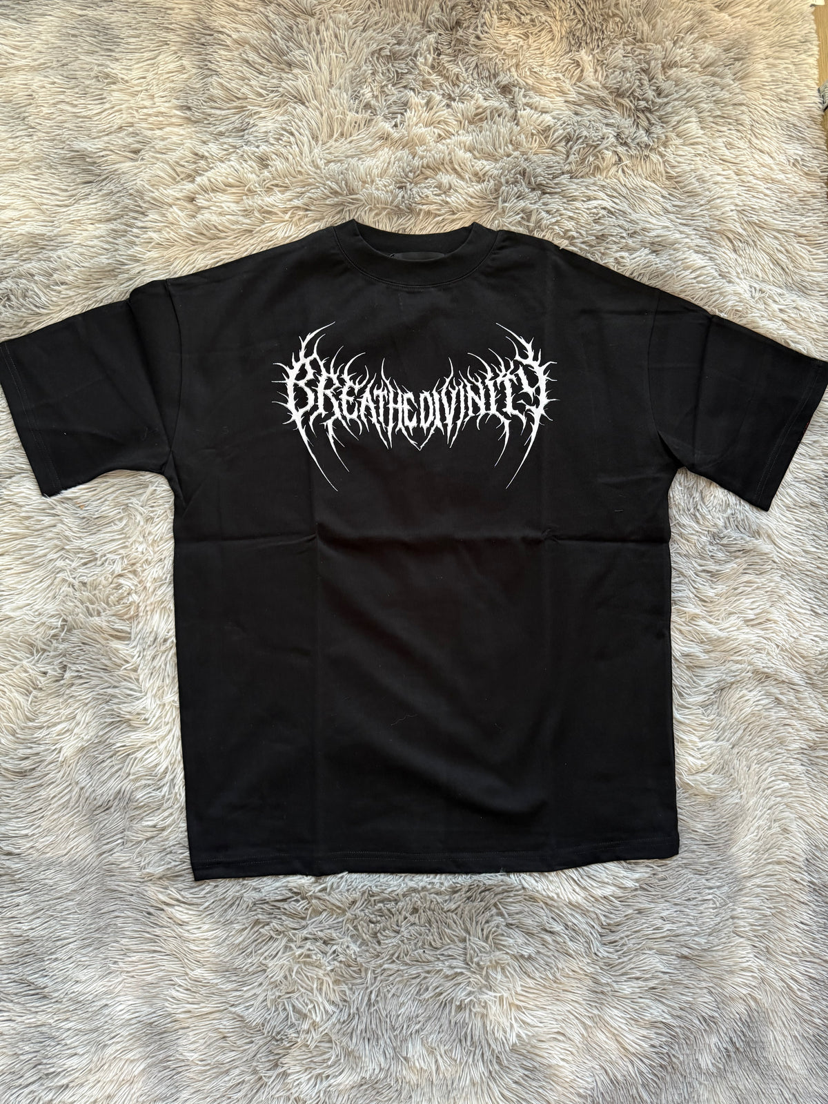 BREATHEDIVINITY Oversize Tee — Modelo 13