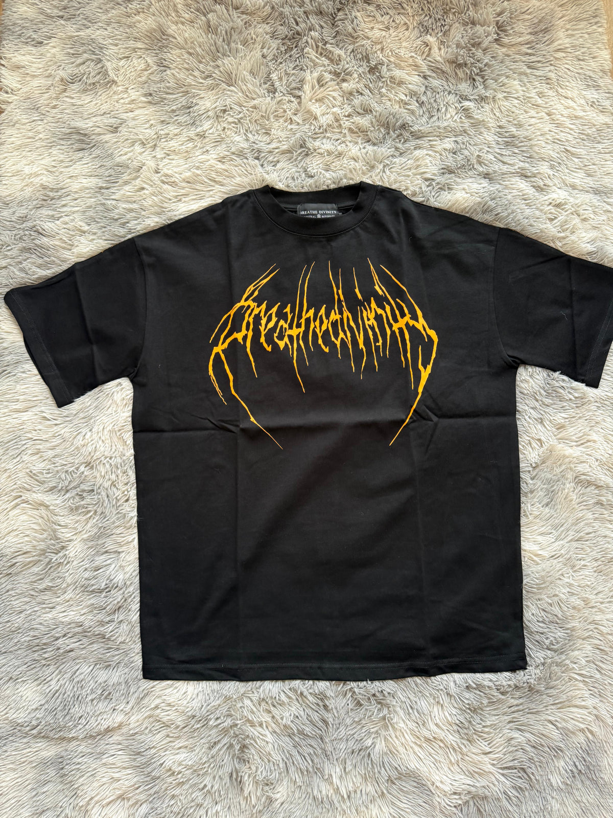 BREATHEDIVINITY Oversize Tee — Modelo 05
