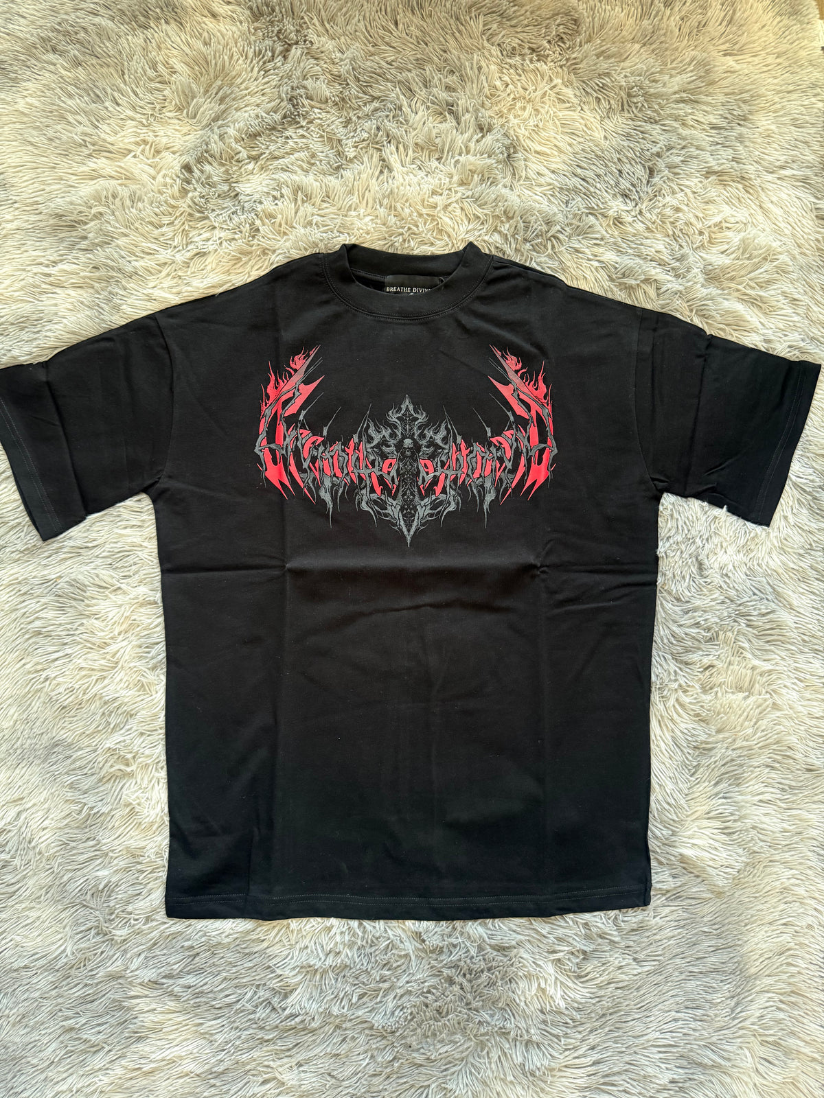 BREATHEDIVINITY Oversize Tee — Modelo 18