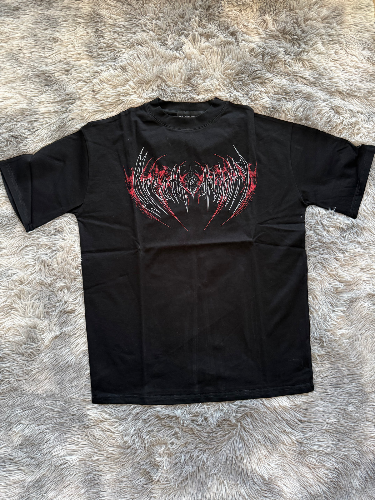 BREATHEDIVINITY Oversize Tee — Modelo 17